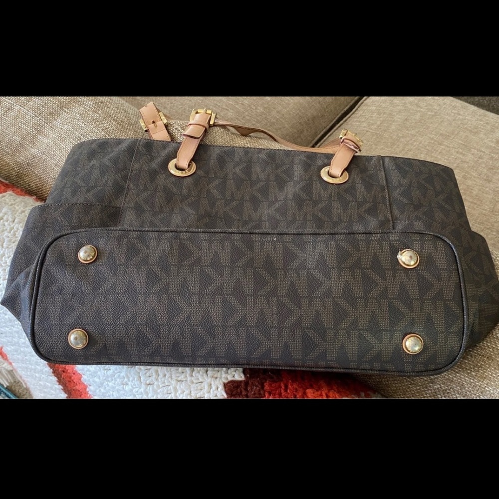 Michael Kors - Picture 2 of 7